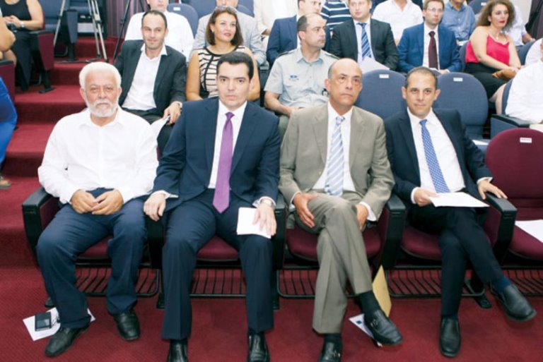 Δηλώσεις του αρμόδιου Υπουργού: Στην Αναθεωρητική Αρχή έχει «κολλήσει» η συντήρηση των δρόμων της Λάρνακας, τι ανέφερε για μαρίνα και λιμάνι!