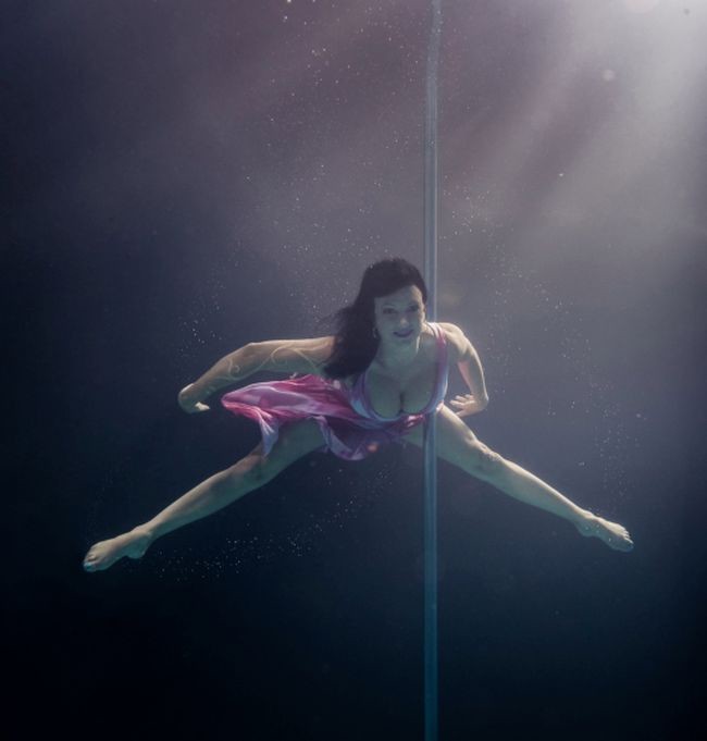 Pole dancing κάτω από το νερό