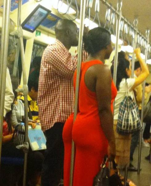 the_most_outlandish_things_you_will_ever_see_on_the_nyc_subway_640_19