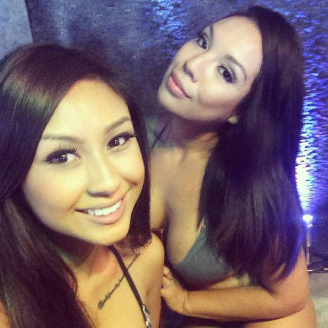waitresses_wear_lingerie_06