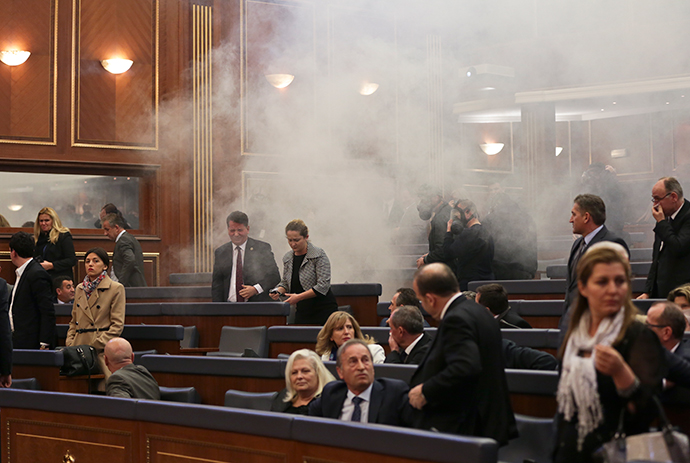Δακρυγόνα στη Βουλή του Κοσόβου