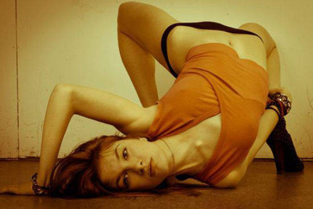 models_that_make_posing_look_really_hard_640_41