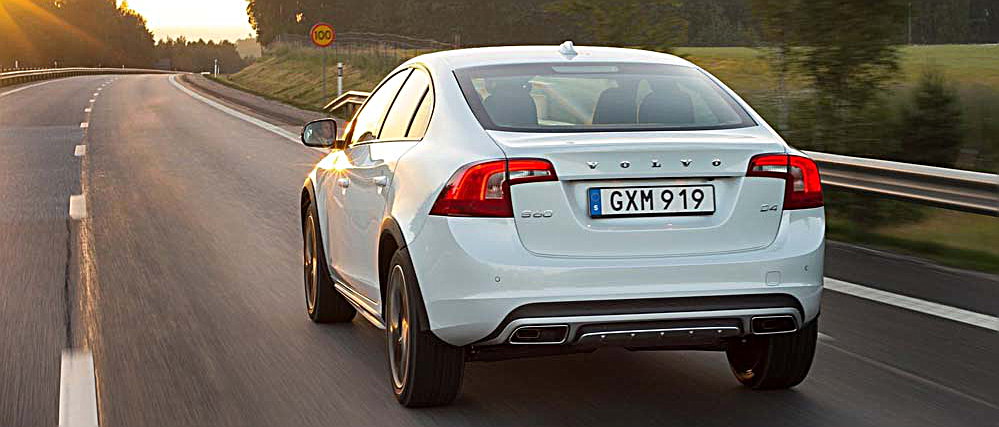 Το πρώτο 4θυρο crossover, το Volvo S60 Cross Country, ξεκινά από τις 35.900 ευρώ