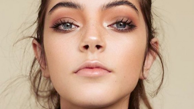 mascara1-678×381.jpg