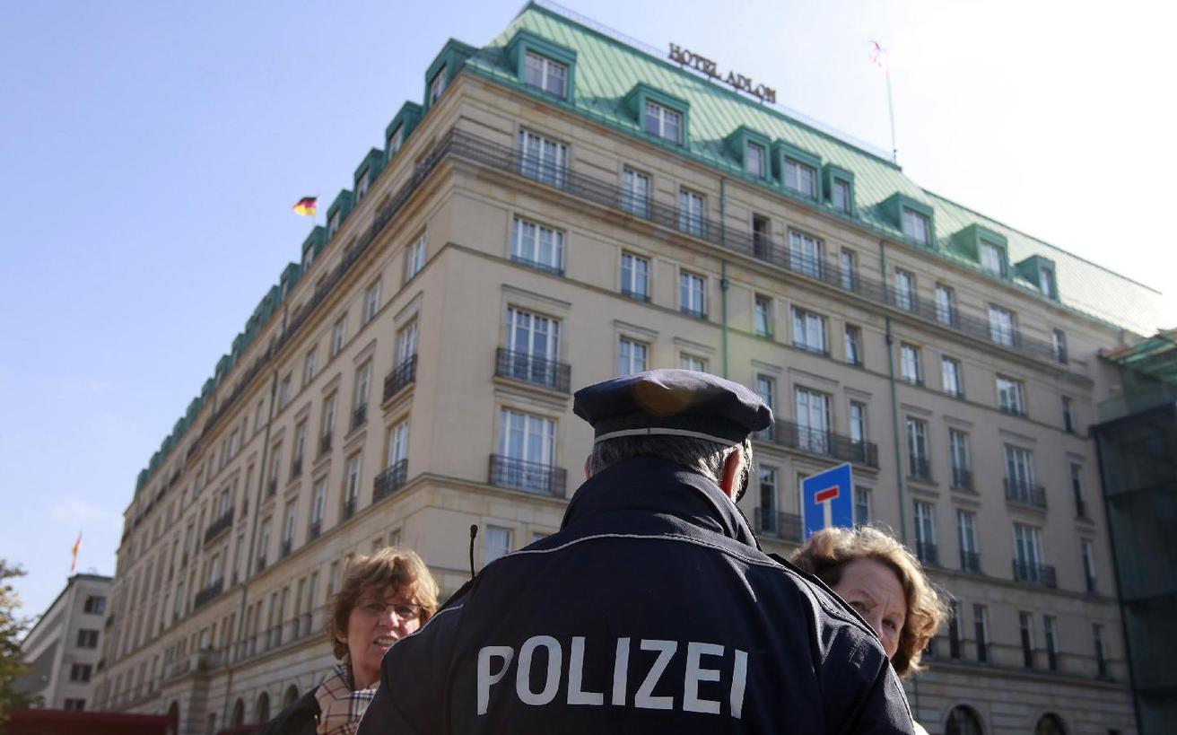 2010-10-04t125841z_2115590692_bm2e6a414xv01_rtrmadp_3_europe-security-germany_1286250578876_1286250578955.large_.jpg