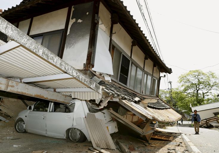 2016-04-15T021854Z_2038675079_GF10000383133_RTRMADP_3_JAPAN-QUAKE