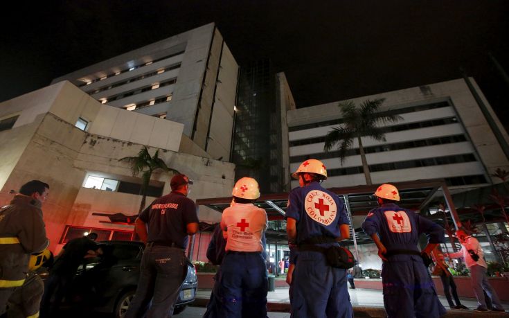 2016-04-17T054928Z_1721093538_GF10000385029_RTRMADP_3_ECUADOR-QUAKE.jpg