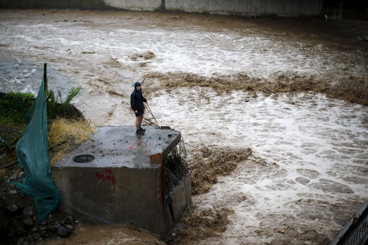 2016-04-17T224215Z_883362676_GF10000385727_RTRMADP_3_CHILE-RAINS.jpg