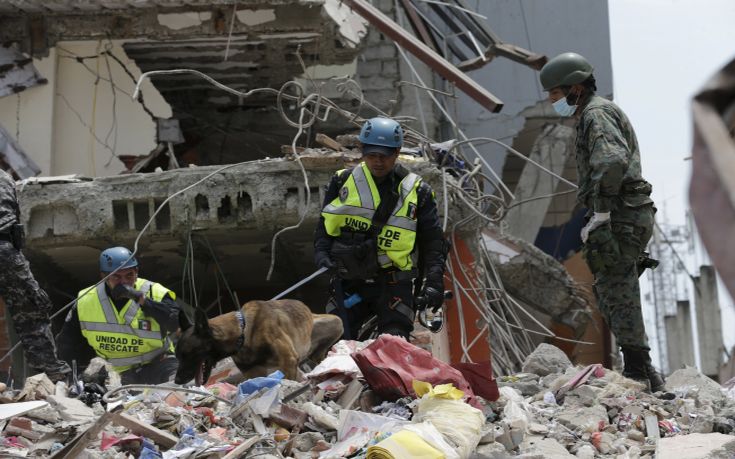 2016-04-21T220650Z_589387529_GF10000391505_RTRMADP_3_ECUADOR-QUAKE.jpg
