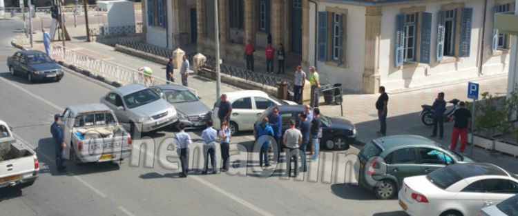 ΛΑΡΝΑΚΑ: Το πιο γελοίο αυτοκινητικό ατύχημα στα χρονικά της Κύπρου (pics)!