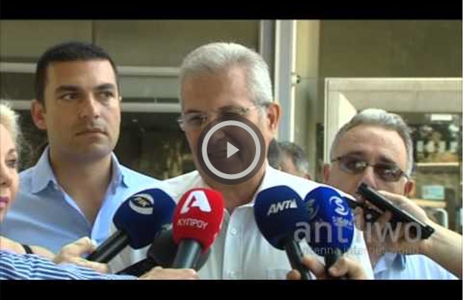 Φλαούνες και αυγά μοίρασε το ΑΚΕΛ