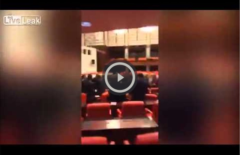 Έπεσε ξύλο στην Εθνοσυνέλευση της Τουρκίας