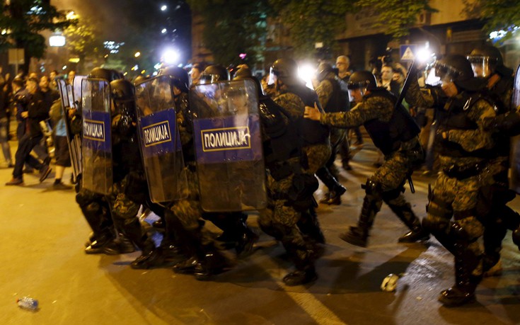 Νύχτα επεισοδίων και οργής κατά του προέδρου στα Σκόπια