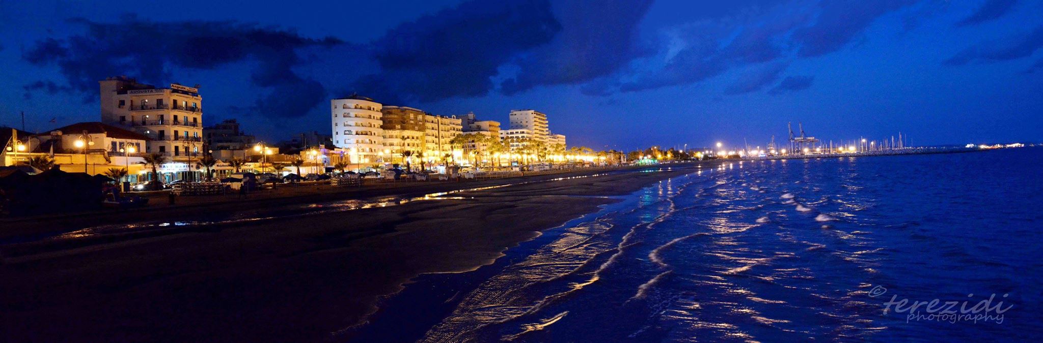 Περιμένουμε πώς και πώς τις νύχτες μας στην παραλία!