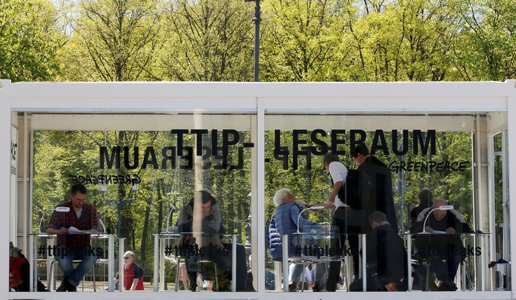 2016-05-02T111455Z_852440133_S1BETBSHOHAA_RTRMADP_3_USA-EU-TTIP-GREENPEACE.jpg
