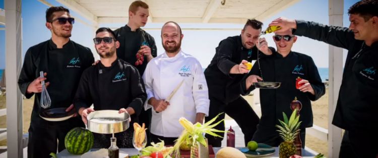 242-0.lush.77ace556228a8c0cc8b2b8f3aca9c54b