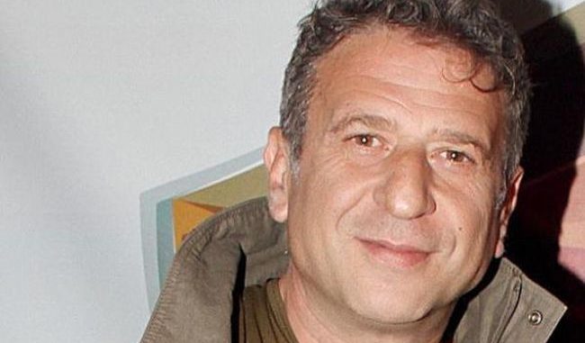 Σοκαριστικό: Έπαθε έμφραγμα ο ηθοποιός Κώστας Κόκλας πάνω στη σκηνή – Μεταφέρθηκε σε νοσοκομείο στην εντατική