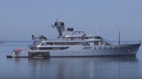 Στην Μύκονο η χλιδάτη επταώροφη θαλαμηγός Ocean Victory με τις 6 πισίνες και το παρατηρητήριο βυθού (video)