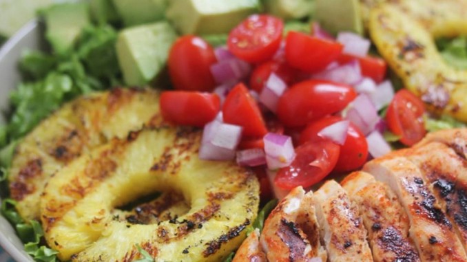 SrirachaLimeChickenChoppedSalad1-678×381.jpg
