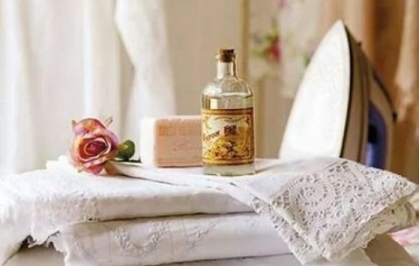 Καθαρίστε το σίδερό σας με αυτούς τους τρεις απλούς και οικονομικούς τρόπους!