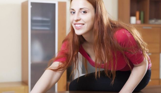 Πως θα γλυτώσετε το ξεσκόνισμα πάνω από τα ντουλάπια με μια απλή κίνηση