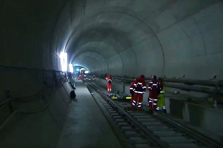 Ανοίγει το μεγαλύτερο σιδηροδρομικό τούνελ στον κόσμο