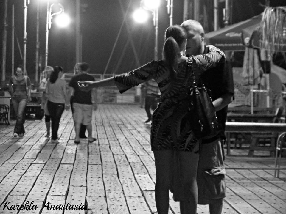 Μην περιμένεις πολλά απ’ τους καλοκαιρινούς έρωτες…