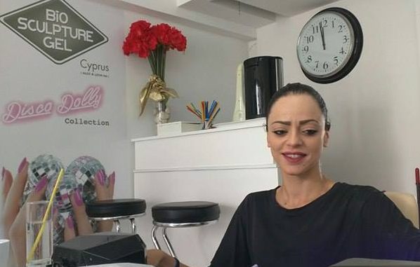 Κωνσταντια Παύλου: Δείτε που την τσακώσαμε να περιποιείται τον εαυτό της !