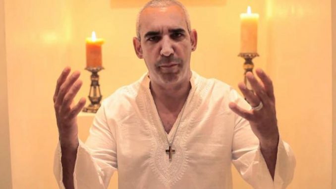 Σοκ! Ο Άλκης Δαυίδ κάνει την…«ανάγκη» του δημόσια! (video)