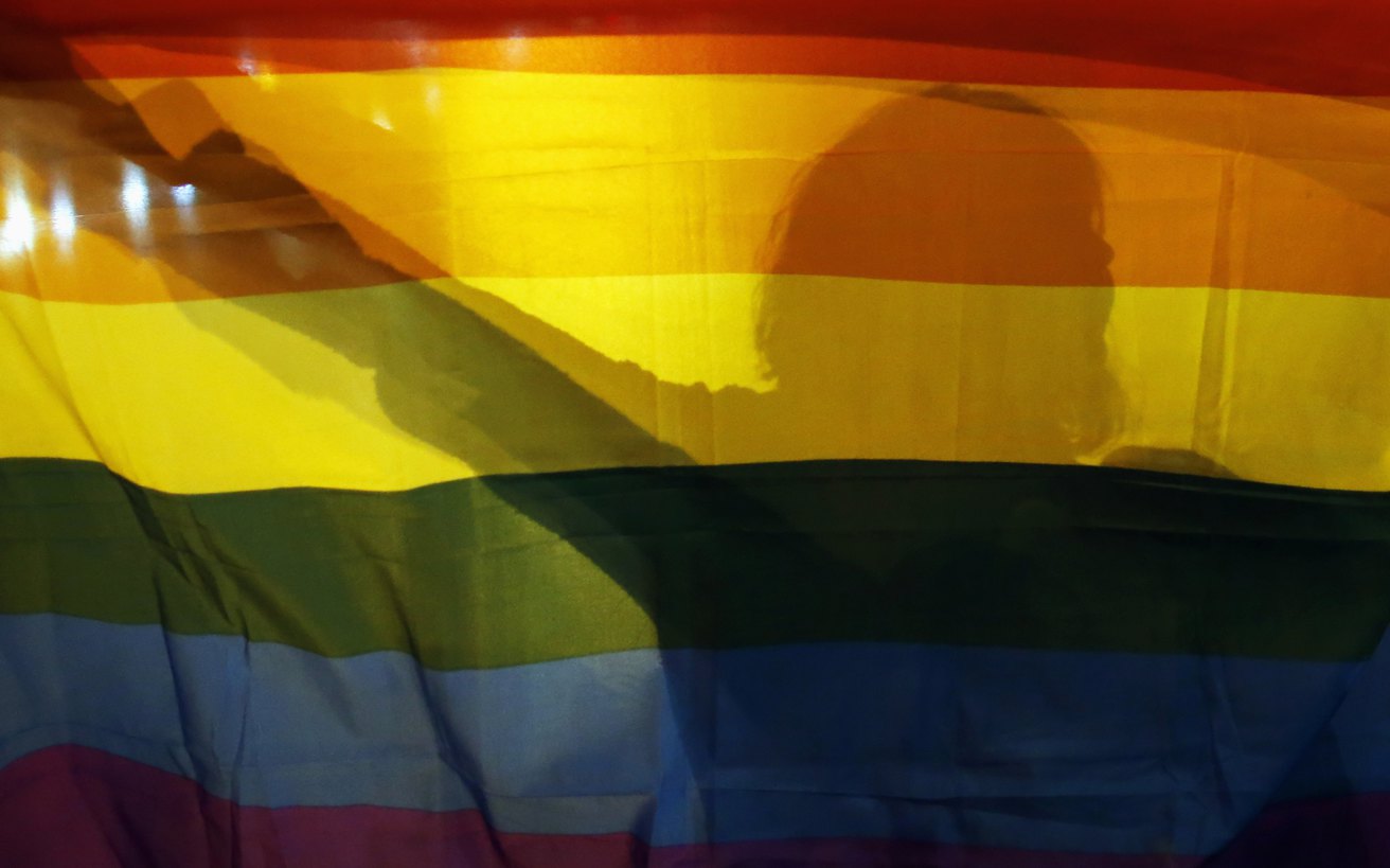 2013-09-27t230832z_231140208_gm1e99s0jn601_rtrmadp_3_serbia-gaypride.large_.jpg