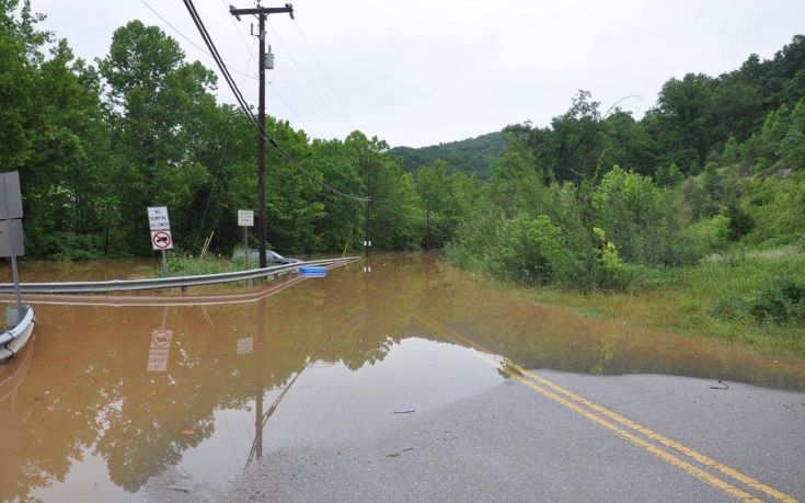 2016-06-24T224056Z_1759411990_TM3EC6O1FIA01_RTRMADP_3_WESTVIRGINIA-FLOODS.jpg
