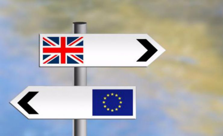 Πάνω από 1 εκατομμύριο ψήφους η διαφορά του «Brexit» – Καταρρέει η στερλίνα