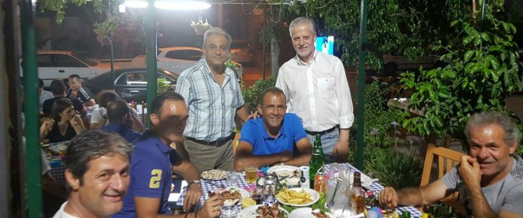 Σε στέκι της Λάρνακας με καλούς του φίλους ο Σιζόπουλος– Η στάση του που συζητήθηκε…