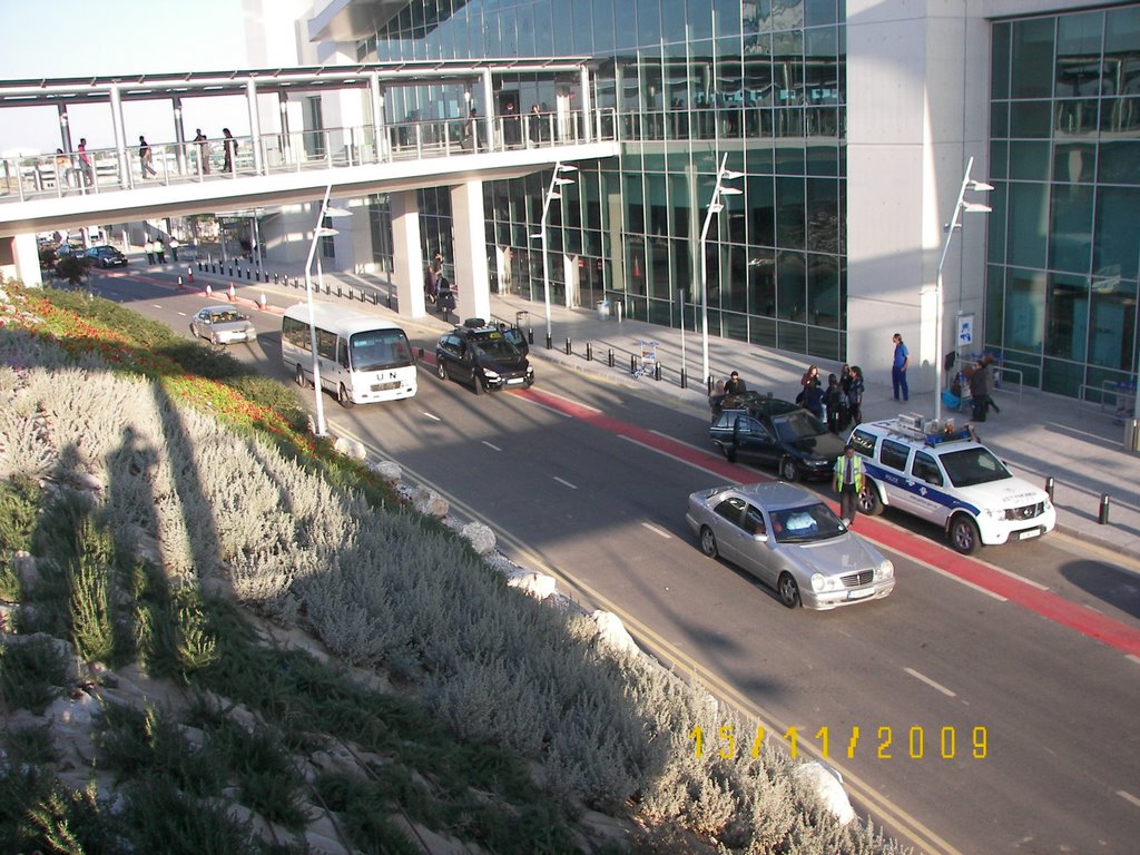 Το ΑΚΕΛ ως ένδειξη διαμαρτυρίας, αποφάσισε να μην παραστεί στη σημερινή τελετή μετονομασίας του Διεθνούς Αεροδρομίου Λάρνακας σε «Γλαύκος Κληρίδης»