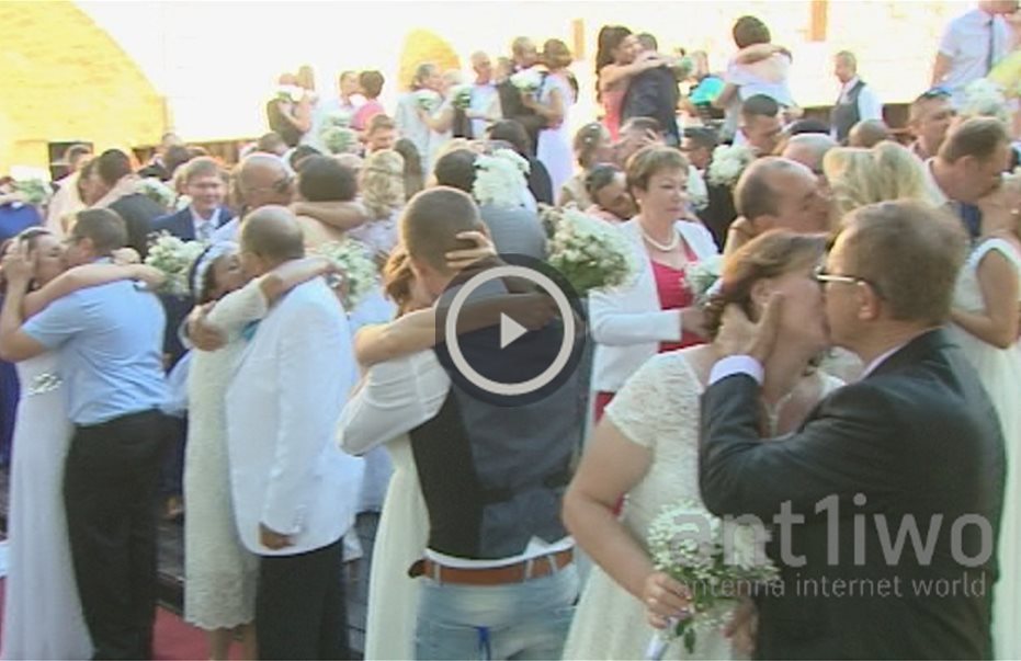 Λάρνακα: Μοναδικό θέαμα από την ταυτόχρονη τέλεση γάμων 50 ζευγαριών