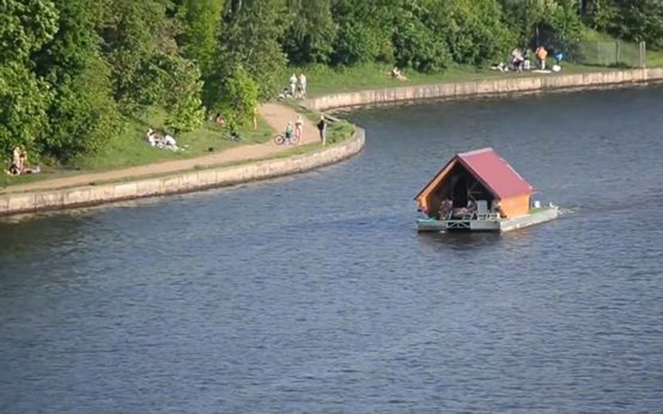 PAYCEN_HouseBoat_01.jpg