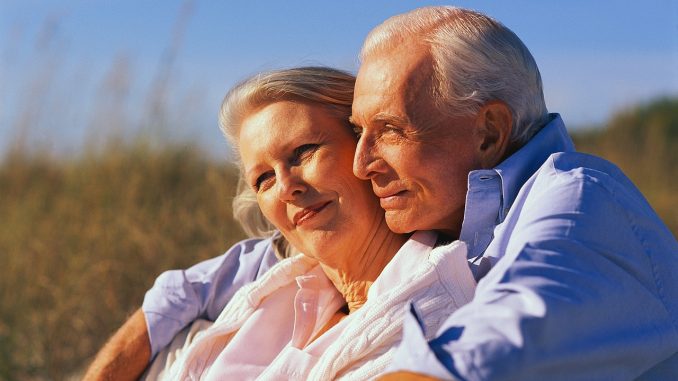 old-couple-at-beach-678×381.jpg