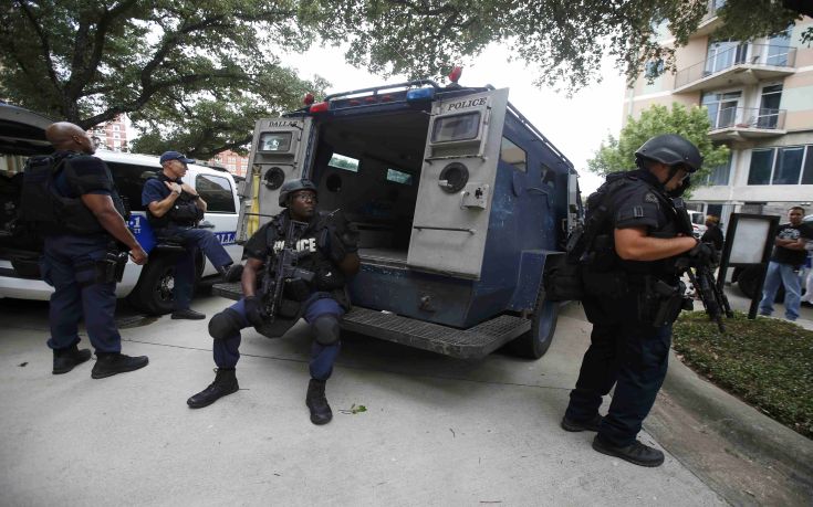 2016-07-10T003423Z_1817137419_HT1EC7A01KI74_RTRMADP_3_USA-LOCKDOWN-POLICE.jpg