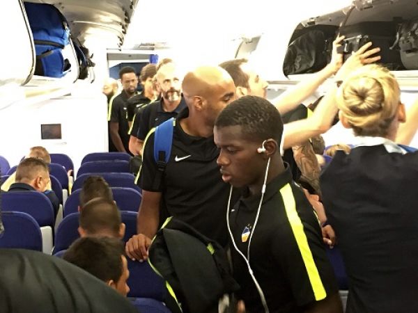 Αναχώρησε για Ουαλία το ΑΠΟΕΛ (photos)