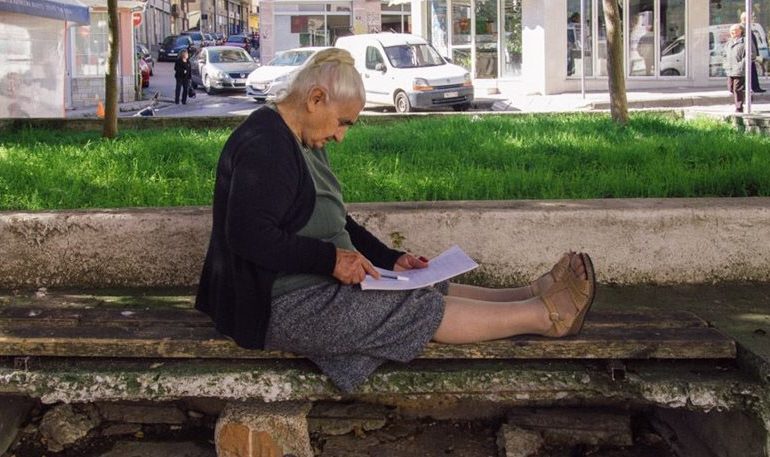 Σούπερ γιαγιά! Έβγαλε το Γυμνάσιο με 19,6 στα 82 της!