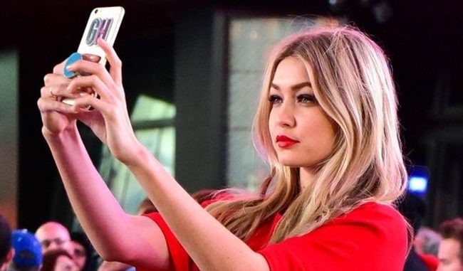 1000-gigi-hadid-how-to-take-the-perfect-selfie-600×600-650×381.jpg