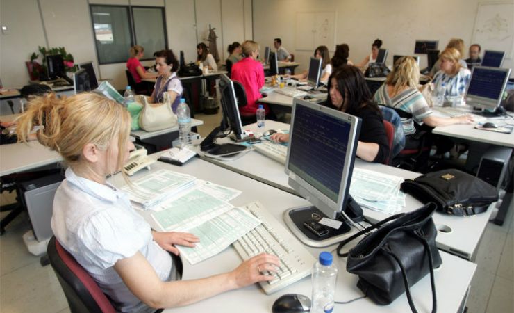 Κατά 8.000 λιγότεροι οι δημόσιοι υπάλληλοι – Πού θα γίνουν νέες προσλήψεις