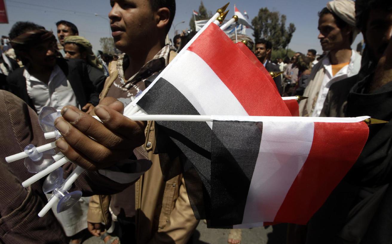 2011-02-20t154923z_372051506_gm1e72k1ubz01_rtrmadp_3_yemen_1298276960158.large_.jpg
