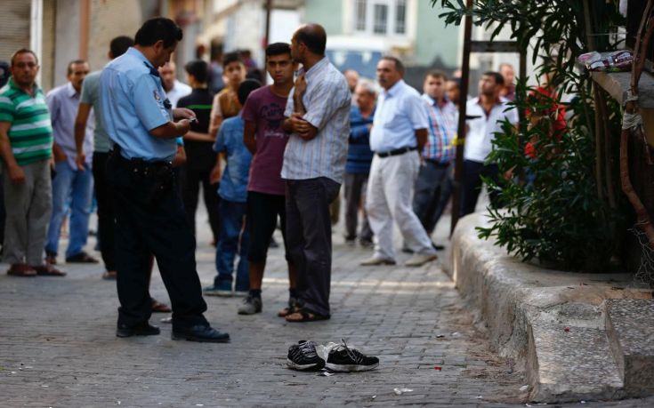 2016-08-21T062835Z_437542793_S1BETWQZDBAB_RTRMADP_3_TURKEY-BLAST