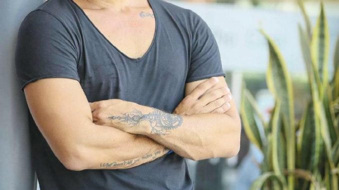 Αγριός τσακωμός πασίγνωστου Κύπριου δημοσιογράφου: «…Kουμάντο κάνω εγώ! Απλά τα πράγματα!!! Αν σου αρέσει, αν όχι!»