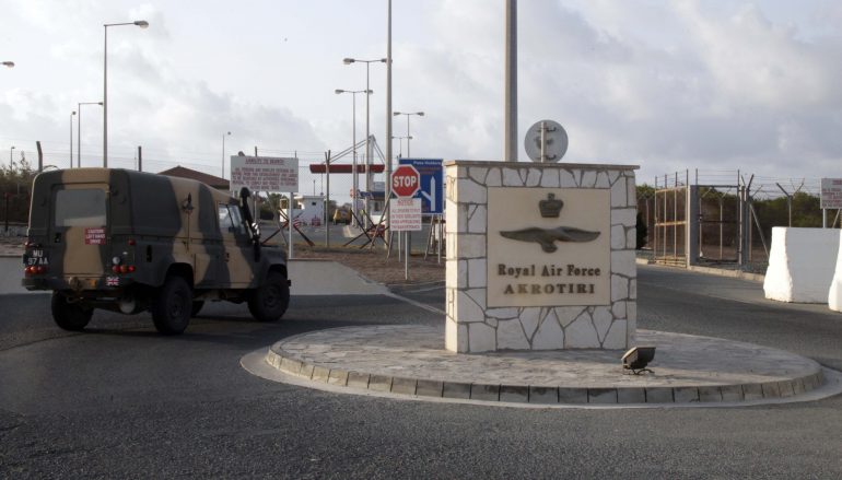 ΕΚΤΑΚΤΟ: Έπεσε χωρίς να ανοίξει το αλεξίπτωτο του σε άσκηση των Βρετανικών Βάσεων