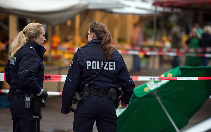Police-officers-st_3476266b.jpg