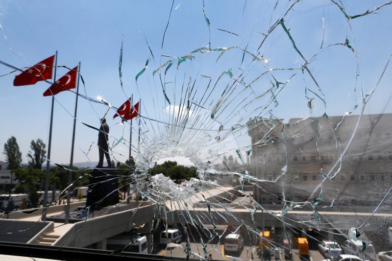 Η Άγκυρα συνεχίζει το μαζικό πογκρόμ μετά το πραξικόπημα