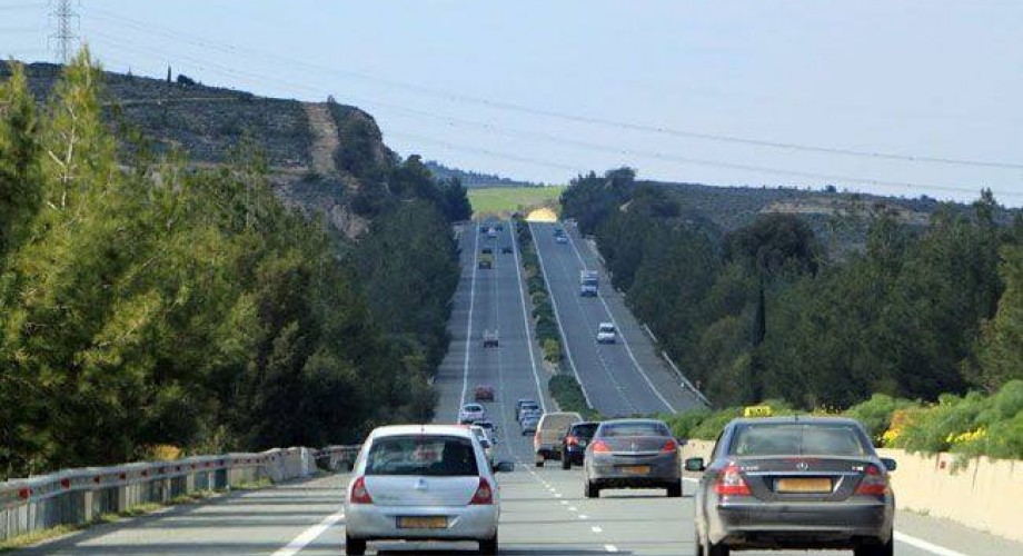 Αν είναι δυνατόν-Οδηγός στη Λάρνακα μπήκε στο αντίθετο ρεύμα κυκλοφορίας και σκόρπισε τον πανικό! (Video)