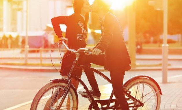 couple_kissing_h_645_450-630×381.jpg